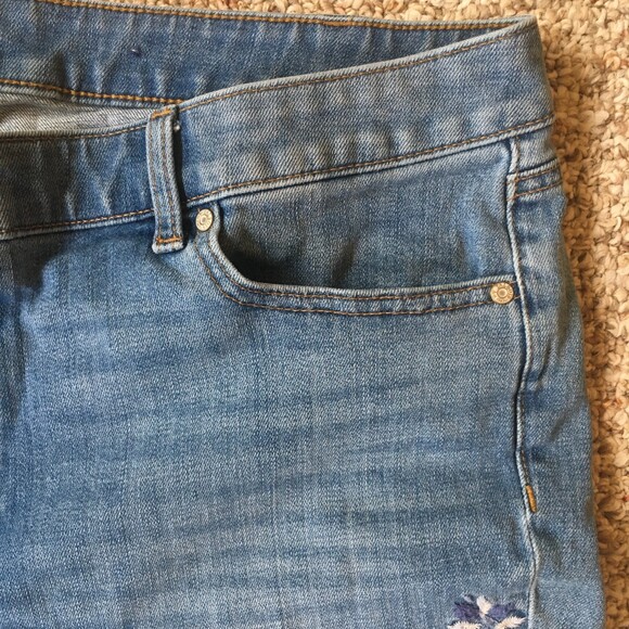 Talbots Flawless Girlfriend Jeans Size 16 16W Embroidered Cropped Denim Capris - Picture 3 of 12